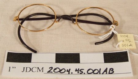 Eyeglasses                              
