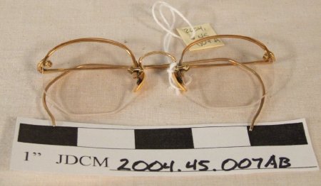 Eyeglasses                              