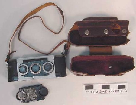Stereorealist Camera with Lens
