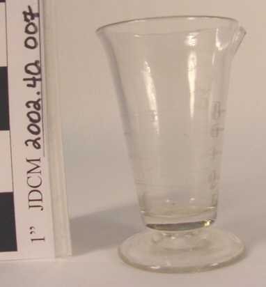 Glass measuring beaker