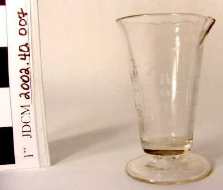 Glass measuring beaker