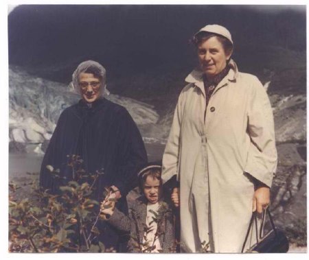 1958 Elsie, Agnes, Mary at Gla
