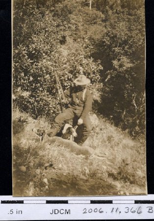 Father Hof hunting 1913-30 Caroline Jensen's father