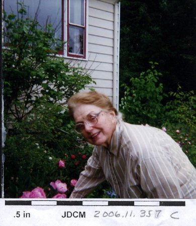 1997 Caroline Jensen with flowers
