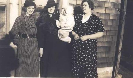 1937 Elsie, Agnes, Ma Photo