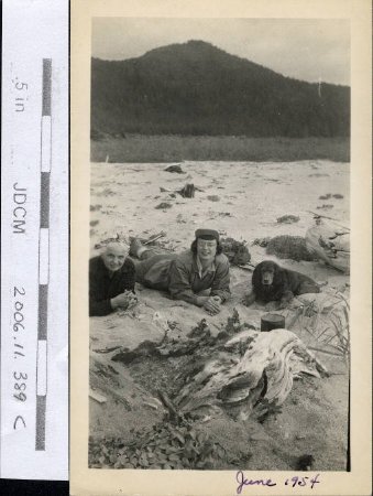 Ma Hoff & Caroline & Smokey at Eagle Beach June 1954