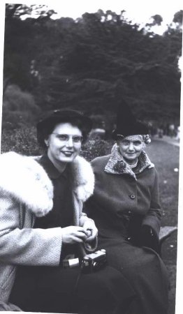 Nov. 1951 Caroline and her mot