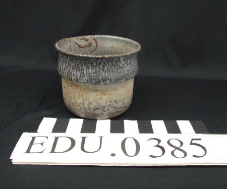 Spittoon made of enameled metal